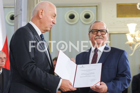 24.10.2019 WARSZAWA<br />
UROCZYSTOSC WRECZENIA NOMINACJI POSLOM IX KADENCJI<br />
N/Z LEONARD KRASULSKI<br />
 