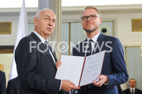  24.10.2019 WARSZAWA<br />
UROCZYSTOSC WRECZENIA NOMINACJI POSLOM IX KADENCJI<br />
N/Z MICHAL KRAWCZYK<br />
 