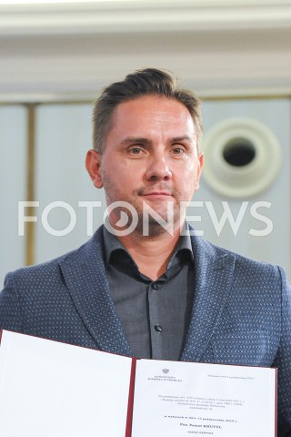  24.10.2019 WARSZAWA<br />
UROCZYSTOSC WRECZENIA NOMINACJI POSLOM IX KADENCJI<br />
N/Z PAWEL KRUTUL<br />
 