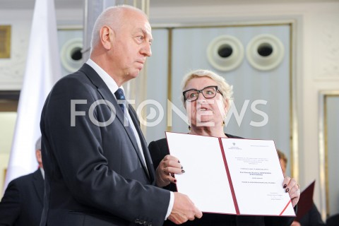  24.10.2019 WARSZAWA<br />
UROCZYSTOSC WRECZENIA NOMINACJI POSLOM IX KADENCJI<br />
N/Z HENRYKA KRZYWONOS STRYCHARSKA<br />
 
