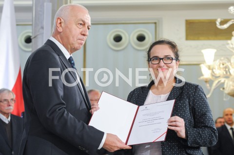  24.10.2019 WARSZAWA<br />
UROCZYSTOSC WRECZENIA NOMINACJI POSLOM IX KADENCJI<br />
N/Z ANITA KUCHARSKA DZIEDZIC<br />
 