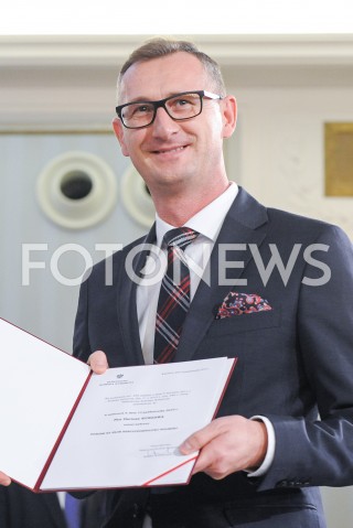  24.10.2019 WARSZAWA<br />
UROCZYSTOSC WRECZENIA NOMINACJI POSLOM IX KADENCJI<br />
N/Z DARIUSZ KURZAWA<br />
 