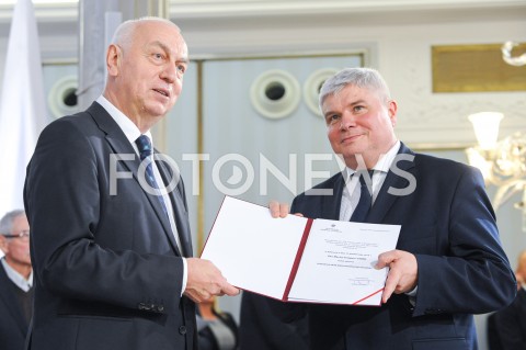  24.10.2019 WARSZAWA<br />
UROCZYSTOSC WRECZENIA NOMINACJI POSLOM IX KADENCJI<br />
N/Z MACIEJ LASEK<br />
 