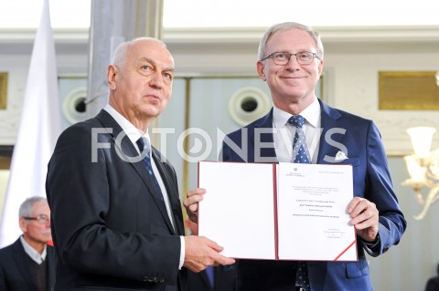  24.10.2019 WARSZAWA<br />
UROCZYSTOSC WRECZENIA NOMINACJI POSLOM IX KADENCJI<br />
N/Z TOMASZ LATOS<br />
 