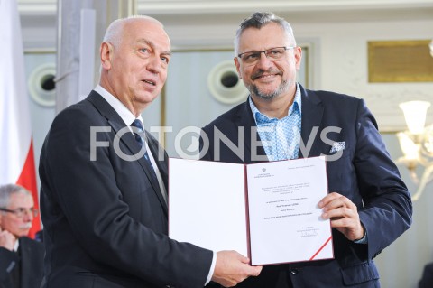  24.10.2019 WARSZAWA<br />
UROCZYSTOSC WRECZENIA NOMINACJI POSLOM IX KADENCJI<br />
N/Z TOMASZ LENZ<br />
 