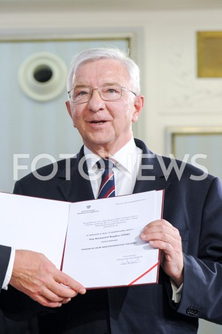  24.10.2019 WARSZAWA<br />
UROCZYSTOSC WRECZENIA NOMINACJI POSLOM IX KADENCJI<br />
N/Z KRZYSZTOF LIPIEC<br />
 