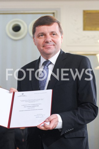  24.10.2019 WARSZAWA<br />
UROCZYSTOSC WRECZENIA NOMINACJI POSLOM IX KADENCJI<br />
N/Z TOMASZ LAWNICZAK<br />
 