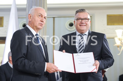  24.10.2019 WARSZAWA<br />
UROCZYSTOSC WRECZENIA NOMINACJI POSLOM IX KADENCJI<br />
N/Z ARTUR LACKI<br />
 