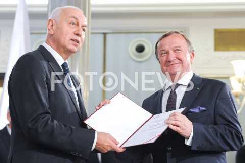  24.10.2019 WARSZAWA<br />
UROCZYSTOSC WRECZENIA NOMINACJI POSLOM IX KADENCJI<br />
N/Z JAN LOPATA<br />
 