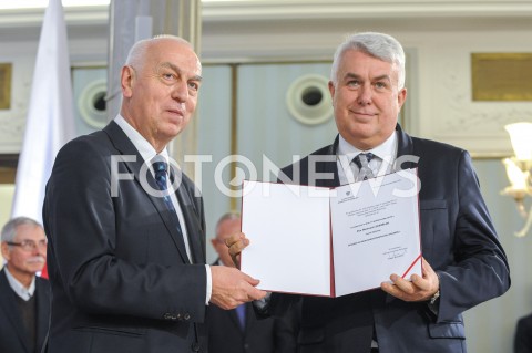  24.10.2019 WARSZAWA<br />
UROCZYSTOSC WRECZENIA NOMINACJI POSLOM IX KADENCJI<br />
N/Z SLAWOMIR ZAWISLAK<br />
 