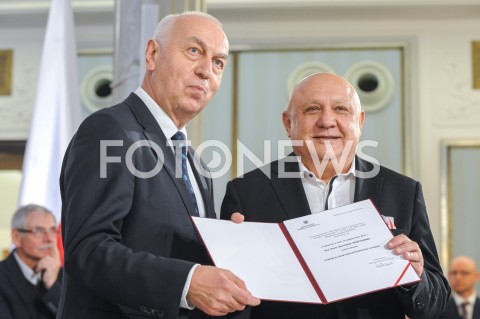  24.10.2019 WARSZAWA<br />
UROCZYSTOSC WRECZENIA NOMINACJI POSLOM IX KADENCJI<br />
N/Z PIOTR ZIENTARSKI<br />
 