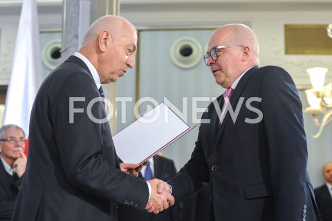  24.10.2019 WARSZAWA<br />
UROCZYSTOSC WRECZENIA NOMINACJI POSLOM IX KADENCJI<br />
N/Z TOMASZ ZIMOCH<br />
 