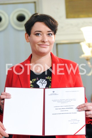  24.10.2019 WARSZAWA<br />
UROCZYSTOSC WRECZENIA NOMINACJI POSLOM IX KADENCJI<br />
N/Z ANNA MARIA ZUKOWSKA<br />
 