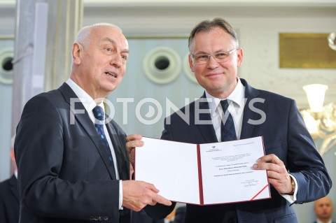  24.10.2019 WARSZAWA<br />
UROCZYSTOSC WRECZENIA NOMINACJI POSLOM IX KADENCJI<br />
N/Z ARKADIUSZ MULARCZYK<br />
 