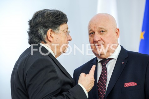  24.10.2019 WARSZAWA<br />
UROCZYSTOSC WRECZENIA NOMINACJI POSLOM IX KADENCJI<br />
N/Z SYLWESTER MARCINIAK <br />
 