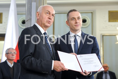  24.10.2019 WARSZAWA<br />
UROCZYSTOSC WRECZENIA NOMINACJI POSLOM IX KADENCJI<br />
N/Z CEZARY TOMCZYK<br />
 