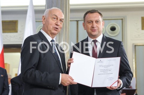  24.10.2019 WARSZAWA<br />
UROCZYSTOSC WRECZENIA NOMINACJI POSLOM IX KADENCJI<br />
N/Z TOMASZ TRELA<br />
 