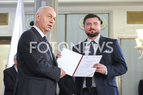  24.10.2019 WARSZAWA<br />
UROCZYSTOSC WRECZENIA NOMINACJI POSLOM IX KADENCJI<br />
N/Z KRZYSZTOF TUDUJ<br />
 