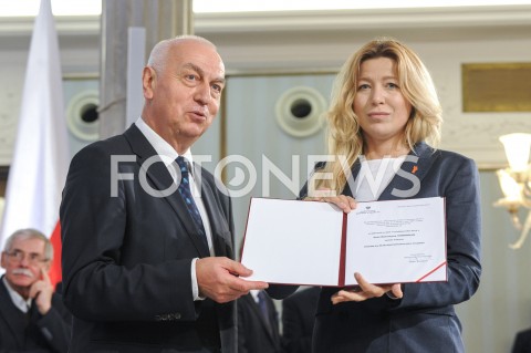  24.10.2019 WARSZAWA<br />
UROCZYSTOSC WRECZENIA NOMINACJI POSLOM IX KADENCJI<br />
N/Z KATARZYNA UEBERHAN<br />
 
