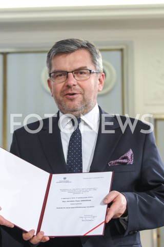  24.10.2019 WARSZAWA<br />
UROCZYSTOSC WRECZENIA NOMINACJI POSLOM IX KADENCJI<br />
N/Z JAROSLAW URBANIAK<br />
 