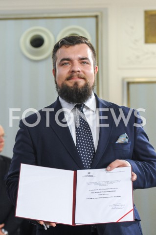  24.10.2019 WARSZAWA<br />
UROCZYSTOSC WRECZENIA NOMINACJI POSLOM IX KADENCJI<br />
N/Z MICHAL URBANIAK<br />
 