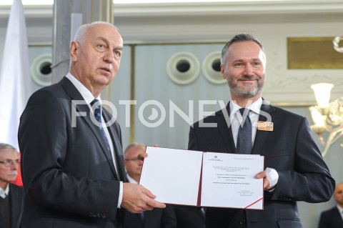  24.10.2019 WARSZAWA<br />
UROCZYSTOSC WRECZENIA NOMINACJI POSLOM IX KADENCJI<br />
N/Z JAROSLAW WALESA<br />
 