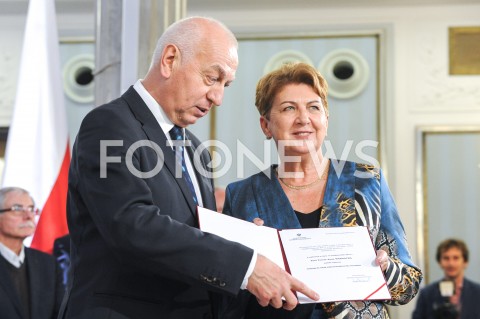  24.10.2019 WARSZAWA<br />
UROCZYSTOSC WRECZENIA NOMINACJI POSLOM IX KADENCJI<br />
N/Z TERESA WARGOCKA<br />
 