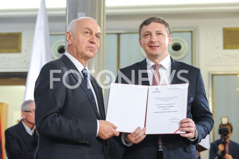  24.10.2019 WARSZAWA<br />
UROCZYSTOSC WRECZENIA NOMINACJI POSLOM IX KADENCJI<br />
N/Z ROBERT WARWAS<br />
 