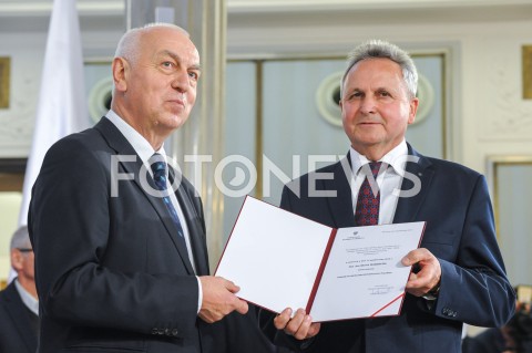  24.10.2019 WARSZAWA<br />
UROCZYSTOSC WRECZENIA NOMINACJI POSLOM IX KADENCJI<br />
N/Z JAN WARZECHA<br />
 