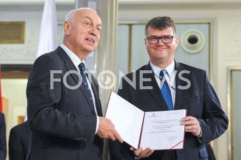  24.10.2019 WARSZAWA<br />
UROCZYSTOSC WRECZENIA NOMINACJI POSLOM IX KADENCJI<br />
N/Z MACIEJ WASIK<br />
 