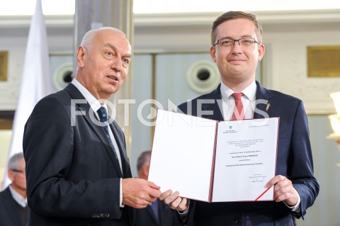  24.10.2019 WARSZAWA<br />
UROCZYSTOSC WRECZENIA NOMINACJI POSLOM IX KADENCJI<br />
N/Z ROBERT WINNICKI<br />
 