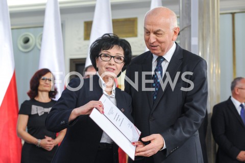  24.10.2019 WARSZAWA<br />
UROCZYSTOSC WRECZENIA NOMINACJI POSLOM IX KADENCJI<br />
N/Z ELZBIETA WITEK<br />
 