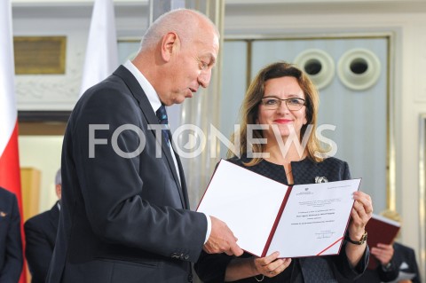  24.10.2019 WARSZAWA<br />
UROCZYSTOSC WRECZENIA NOMINACJI POSLOM IX KADENCJI<br />
N/Z AGATA WOJTYSZEK<br />
 
