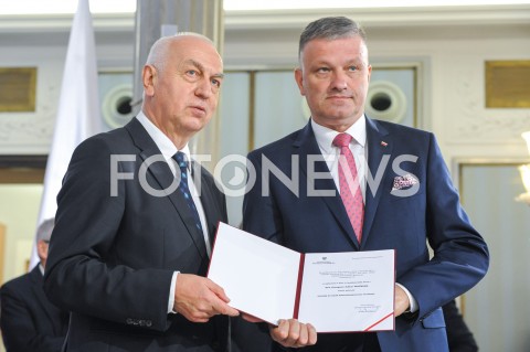  24.10.2019 WARSZAWA<br />
UROCZYSTOSC WRECZENIA NOMINACJI POSLOM IX KADENCJI<br />
N/Z GRZEGORZ WOZNIAK<br />
 