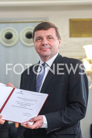  24.10.2019 WARSZAWA<br />
UROCZYSTOSC WRECZENIA NOMINACJI POSLOM IX KADENCJI<br />
N/Z TOMASZ LAWNICZAK<br />
 