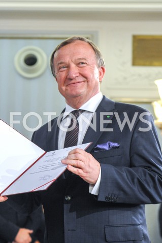  24.10.2019 WARSZAWA<br />
UROCZYSTOSC WRECZENIA NOMINACJI POSLOM IX KADENCJI<br />
N/Z JAN LOPATA<br />
 