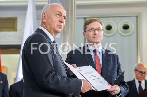  24.10.2019 WARSZAWA<br />
UROCZYSTOSC WRECZENIA NOMINACJI POSLOM IX KADENCJI<br />
N/Z PAWEL LISIECKI<br />
 