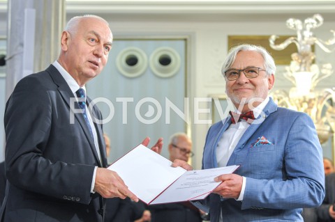  24.10.2019 WARSZAWA<br />
UROCZYSTOSC WRECZENIA NOMINACJI POSLOM IX KADENCJI<br />
N/Z WOJCIECH MAKSYMOWICZ<br />
 