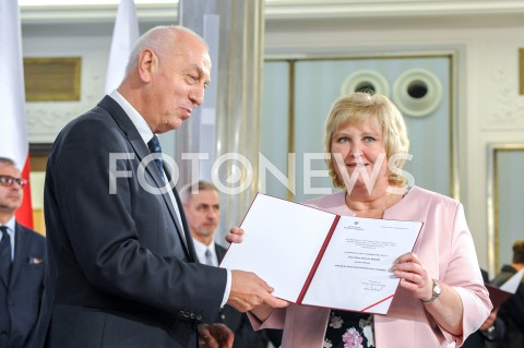 24.10.2019 WARSZAWA<br />
UROCZYSTOSC WRECZENIA NOMINACJI POSLOM IX KADENCJI<br />
N/Z EWA MALIK<br />
 