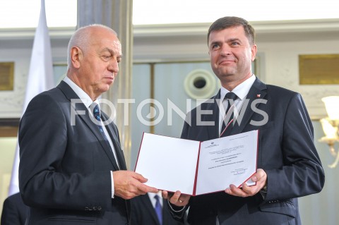  24.10.2019 WARSZAWA<br />
UROCZYSTOSC WRECZENIA NOMINACJI POSLOM IX KADENCJI<br />
N/Z DARIUSZ OLSZEWSKI<br />
 