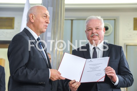  24.10.2019 WARSZAWA<br />
UROCZYSTOSC WRECZENIA NOMINACJI POSLOM IX KADENCJI<br />
N/Z JACEK OSUCH<br />
 