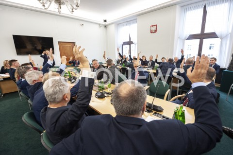  14.11.2019 WARSZAWA SEJM<br />
DZIEN W SEJMIE<br />
N/Z KOMISJA OBRONY NARODOWEJ GLOSOWANIE<br />
 