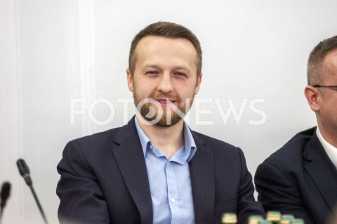  14.11.2019 WARSZAWA SEJM<br />
DZIEN W SEJMIE<br />
KOMISJA OBRONY NARODOWEJ<br />
N/Z BLAZEJ PARDA<br />
 