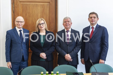  14.11.2019 WARSZAWA SEJM<br />
DZIEN W SEJMIE<br />
KOMISJA OBRONY NARODOWEJ<br />
N/Z WALDEMAR ANDZEL MALGORZATA GOSIEWSKA MICHAL JACH BARTOSZ KOWNACKI<br />
 