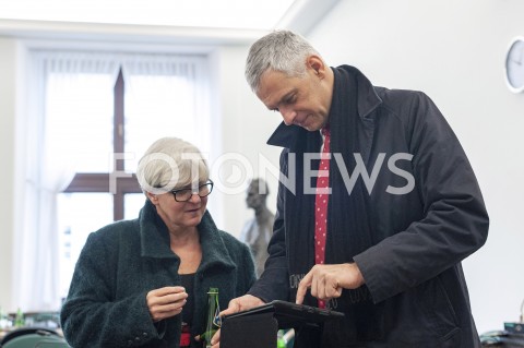 14.11.2019 WARSZAWA SEJM<br />
DZIEN W SEJMIE<br />
KOMISJA OBRONY NARODOWEJ<br />
N/Z PAWEL PONCYLIUSZ JOANNA KLUZIK ROSTOWSKA<br />
 