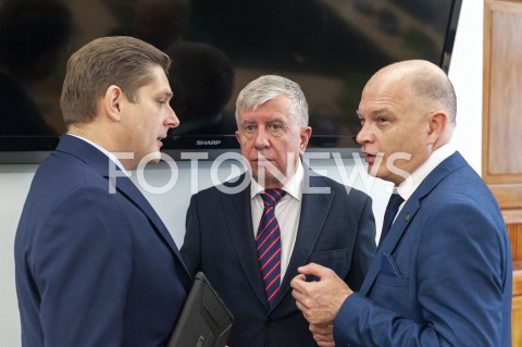  14.11.2019 WARSZAWA SEJM<br />
DZIEN W SEJMIE<br />
KOMISJA OBRONY NARODOWEJ<br />
N/Z WALDEMAR ANDZEL MALGORZATA GOSIEWSKA MICHAL JACH BARTOSZ KOWNACKI<br />
 