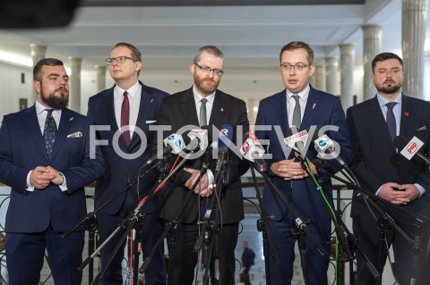  14.11.2019 WARSZAWA SEJM<br />
DZIEN W SEJMIE<br />
N/Z MICHAL URBANIAK KRYSTIAN KAMINSKI GRZEGORZ BRAUN ROBERT WINNICKI KRZYSZTOF TUDUJ<br />
 