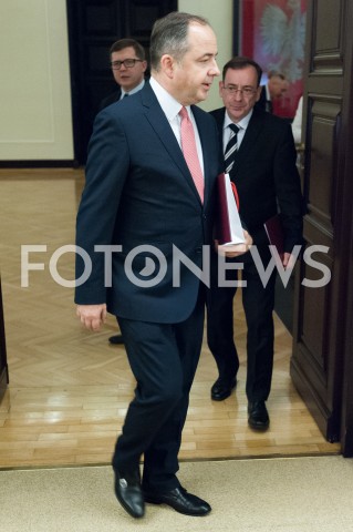 15.11.2019 WARSZAWA <br />
PIERWSZE POSIEDZENIE RADY MINISTROW <br />
INAUGURACYJNE POSIEDZENIE RZADU <br />
N/Z KONRAD SZYMANSKI MARIUSZ KAMINSKI <br />
 