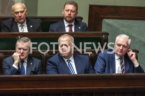  19.11.2019 WARSZAWA SEJM<br />
POSIEDZENIE SEJMU<br />
EXPOSE<br />
N/Z PIOTR GLINSKI JACEK SASIN JAROSLAW GOWIN TADEUSZ KOSCINSKI LUKASZ SZUMOWSKI <br />
 