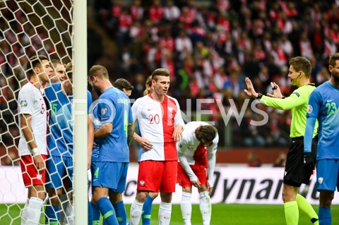  19.11.2019 WARSZAWA<br />
PILKA NOZNA - KWALIFIKACJE UEFA EURO 2020<br />
FOOTBALL UEFA EURO 2020 QUALIFIERS<br />
MECZ POLSKA (POLAND) - SLOWENIA (SLOVENIA<br />
N/Z LUKASZ PISZCZEK RZUT ROZNY<br />
 